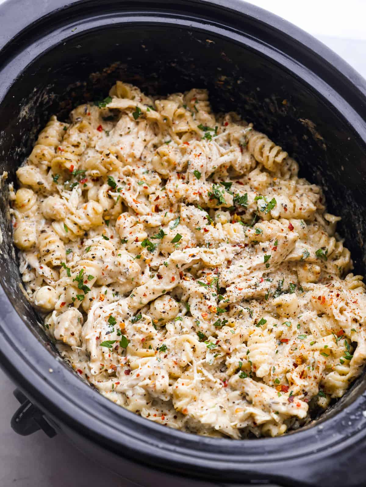 Crockpot Parmesan Garlic Chicken Pasta