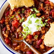 EASY THREE BEAN CHILI