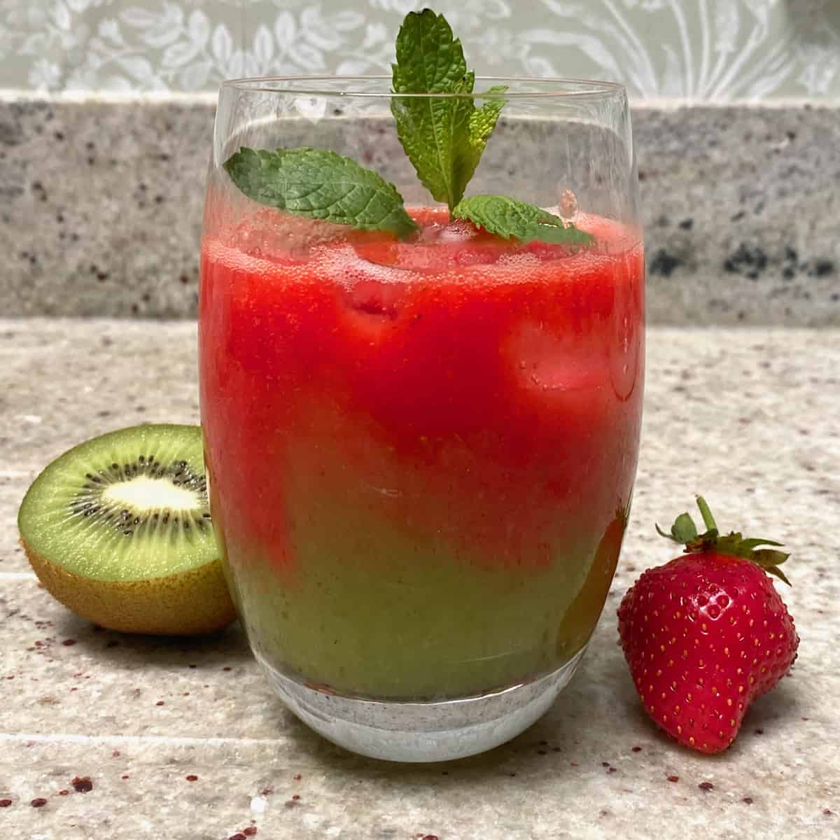 Fresh Strawberry Kiwi Juice (Blender or Juicer)